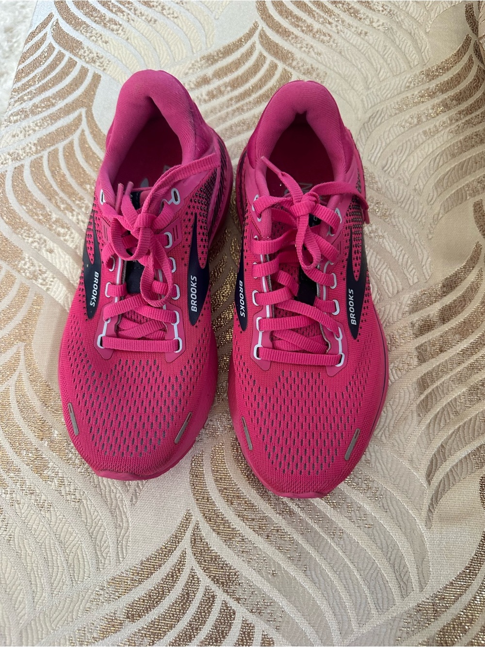 Brooks Ghost 15 women's Size 6 Pink Athletic Running Shoes